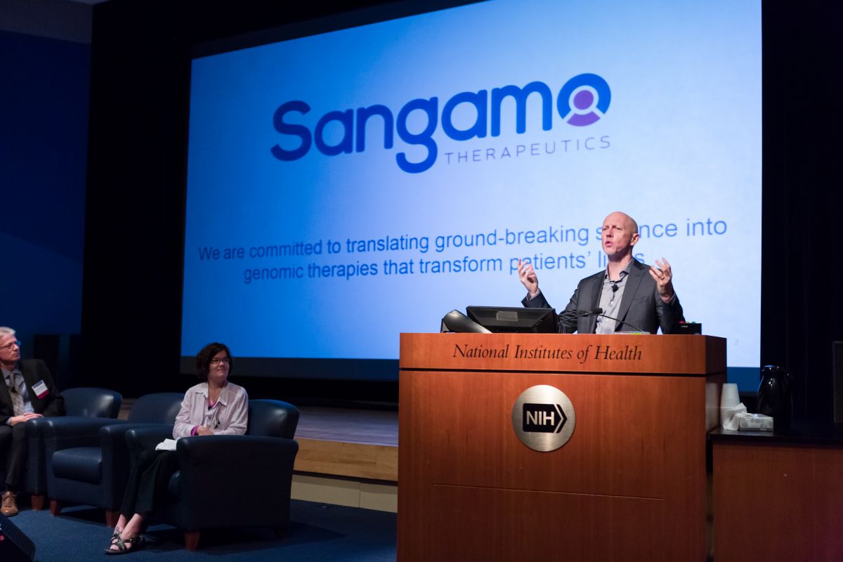 Fig.1 Rare disease day. (From Wikipedia: National Center for Advancing Translational Sciences, https://commons.wikimedia.org/wiki/File:Sandy_Macrae_at_Rare_Disease_Day_at_NIH_2018.jpg.)