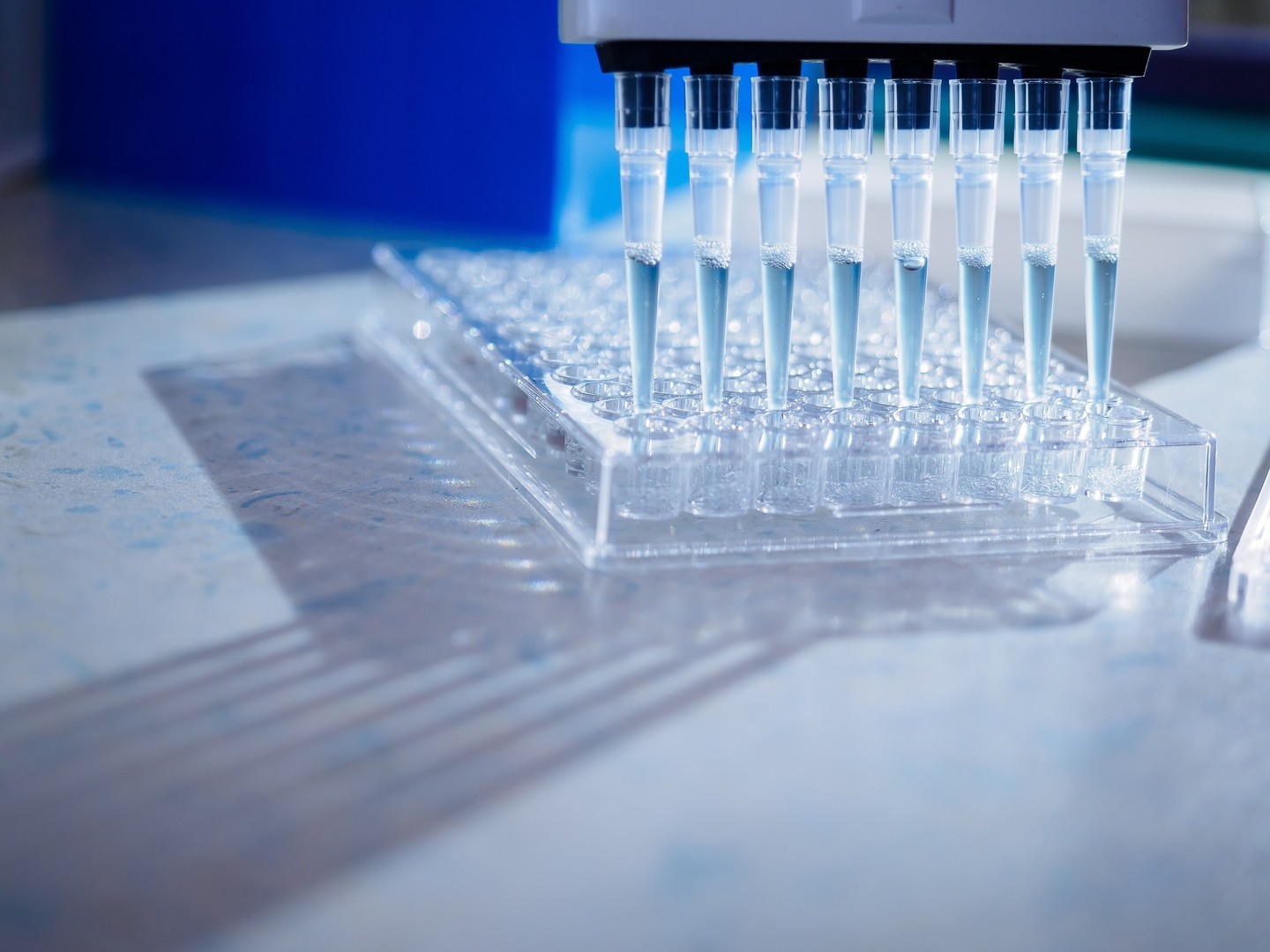 Endotoxin testing service using LAL and rFC methods for biologics QC