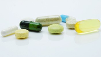 Fig.3 The therapeutic drugs. (https://www.pexels.com/zh-cn/photo/161688/)
