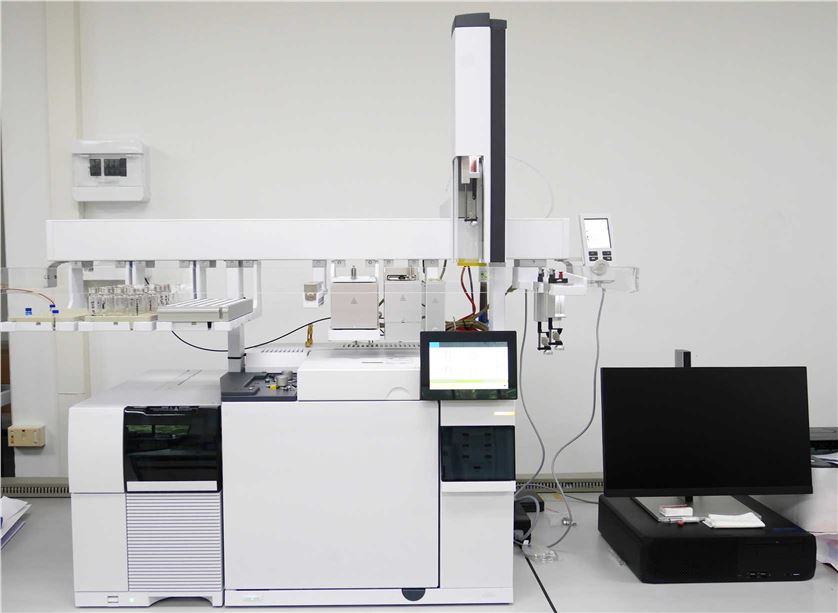 A slide presenting Mass Spectrometry and Advanced Characterization Analysis (LC-HRMS) for the Vaccine GMP Manufacturing Solution.